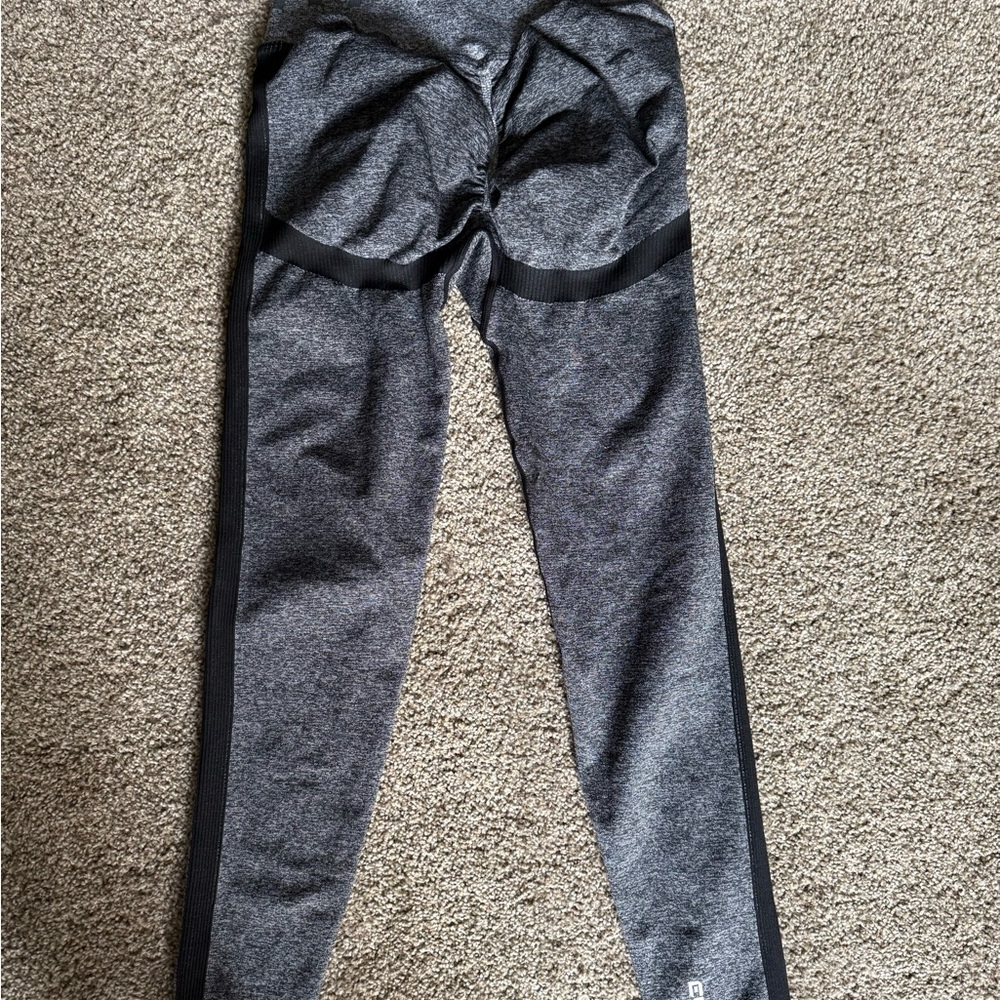 ECHT Gray and Black Scrunch Butt Contour Leggings